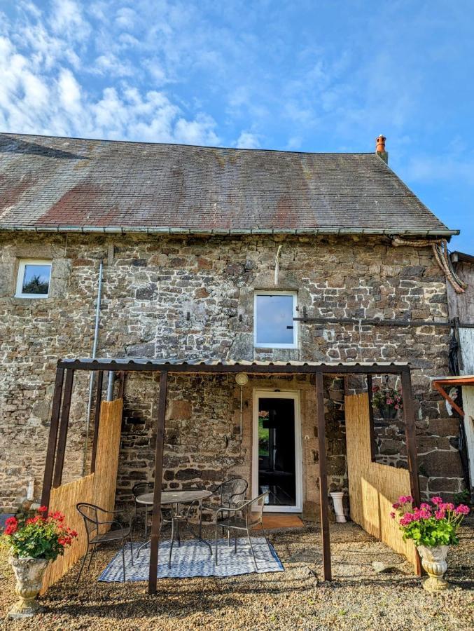Les Gites De La Cabache Montaigu-les-Bois Exterior foto
